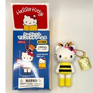 New Bee Hello Kitty 50th Anniversary Exhibition Ltd. Ed. Charm 2025, Sanrio